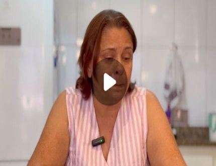 Mãe da candidata Laiz Soares (PSD), chorosa, relata perseguições da filha em 2020, que se repetem em 2024
