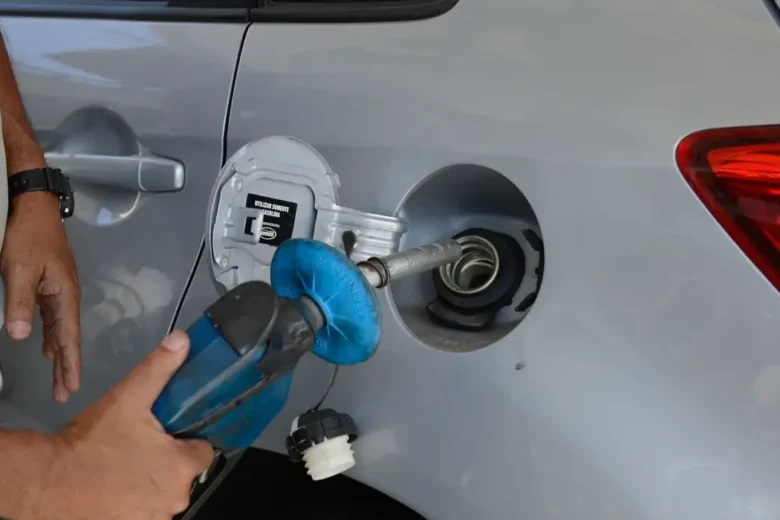 Postos em Minas são multados por prática de cartel no preço dos combustíveis