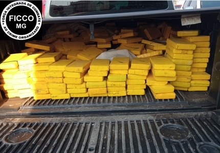 Polícia Federal apreende mais de 300 Kg de cocaína em Minas Gerais, em carga que vinha do Norte do Brasil Apreensão de cocaína pela PF/FICCO-MG