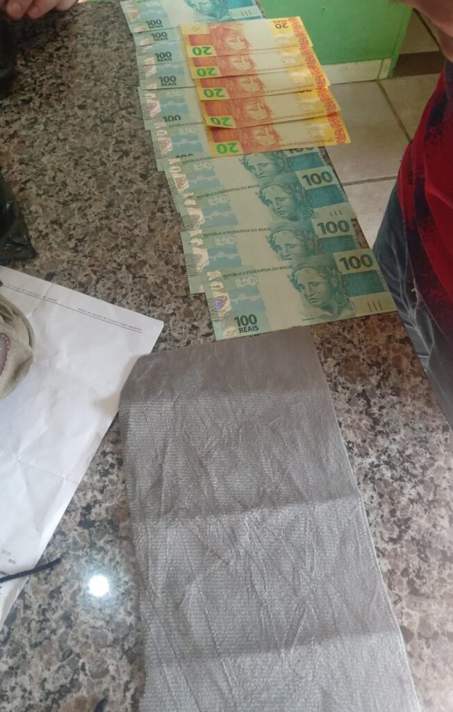 Jovem de 21 anos é preso com R$1.100 em cédulas falsas após abordagem nos Correios WhatsApp Image 2024-09-19 at 11.01.54