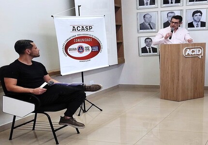 Candidato a prefeito de Divinópolis, Gleidson Azevedo participa de sabatina em reunião da Acasp