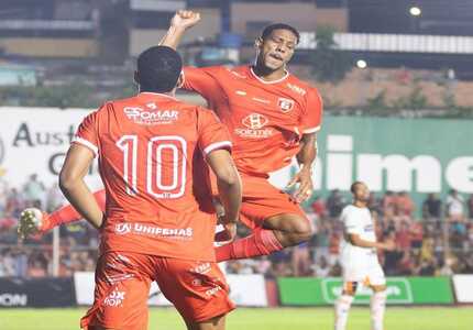 Thaileon com "T" de Tamanduá assume artilharia, e, Guarani de Divinópolis mantêm liderança e invencibilidade no Mineiro thaileon comemora (1)