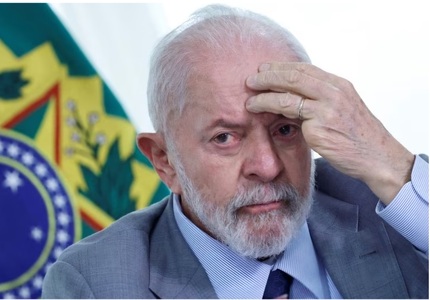 Como foi a queda de Lula, que lhe causou traumatismo craniano, e, o impediu de viagem a Rússia 1000164731