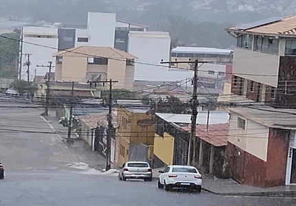Chuva volta a Divinópolis e coloca a população de áreas de risco, em alerta de novas enchentes e inundações 1000171926