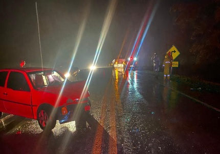 Carro bate em caminhão na MG-050 e motorista abandona o veículo no local do acidente