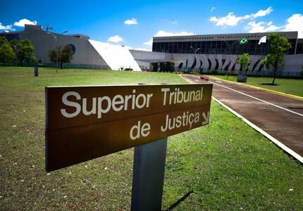 Justiça autoriza uma mãe em Divinópolis a entregar bebê para adoção sem consentimento do pai em decisão inédita