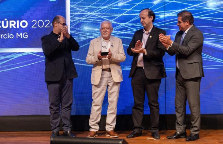 Ilio Milani das ‘Organizações Pioneiro’, em Divinópolis, recebe Prêmio Mercúrio, o maior do comércio em Minas
