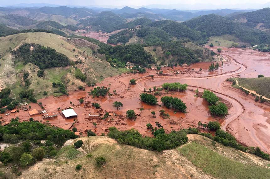 Lula assina acordo bilionário de reparação de Mariana e declara: “uma lição para as mineradoras” Fotos produzidas por terceiros