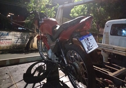Homem é preso após ameaçar clientes de um bar em Divinópolis; Ele estava armado e tentou fugir do cerco da Polícia Homem é preso após ameaçar clientes de um bar em Divinópolis; Ele estava armado e tentou fugir do cerco da Polícia