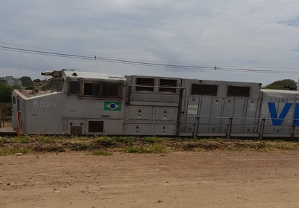 ITAÚNA: Ciclista de 42 anos escapa da morte, ao ser atropelado por locomotiva locomotiva VLI (1)