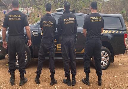 Polícia Federal realiza operação contra abuso sexual infantojuvenil em Minas Gerais viatura pf (1)