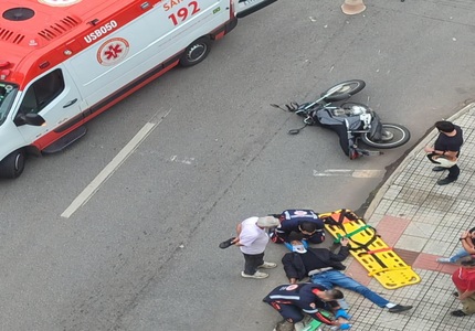 Motociclista vai pra Sala Vermelha do São João de Deus, depois de batida na Paraná com a São Paulo 1000179837