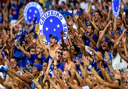 Divinópolis vai parar: torcida cruzeirense prepara festa na Praça do Santuário para transmissão da final da Sul-Americana