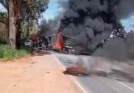 Acidente fatal na BR-262: Batida de carro e caminhão faz veículos pegarem fogo e três pessoas morrem carbonizadas Acidente em Luz, na BR-262, com três vítimas fatais