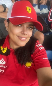 Divinopolitana expressa seu amor por Senna torcendo por Hamilton