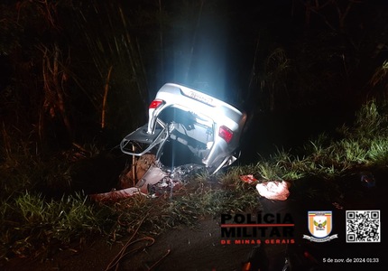 Jovem perde controle de carro, invade contramão e causa acidente fatal em Itapecerica IMG_4550