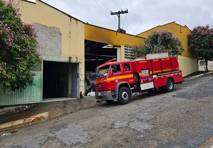 Princípio de incêndio em empresa em Nova Serrana é controlado por funcionários e vizinhos IMG_4649