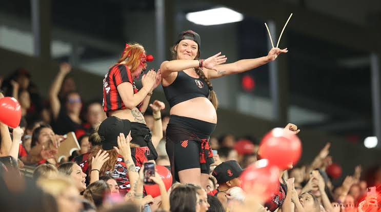Câmara aprova projeto de lei que assegura meia-entrada para mulheres em jogos de futebol IMG_4953