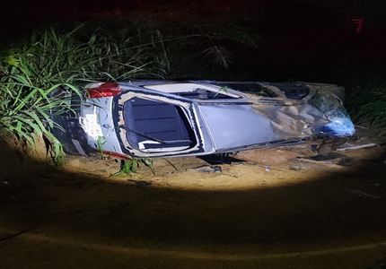 Capotamento de veículo em Lagoa da Prata deixa dois feridos durante a madrugada IMG_4969