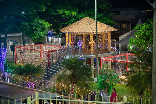 ‘Natal Iluminado’, em Pedra do Indaiá, apresenta o projeto ‘Uma Explosão de Luzes Natalinas’, com vasta programação até 5/1