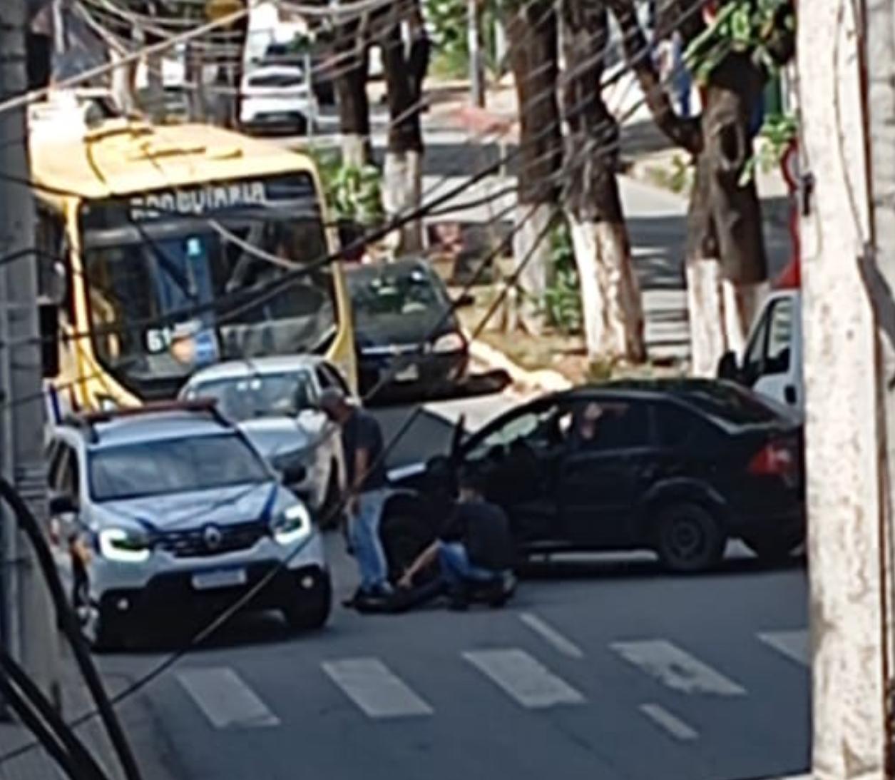 Vereador da Câmara de Divinópolis, Ney Burguer, sofre acidente na Avenida JK (veja vídeo)
