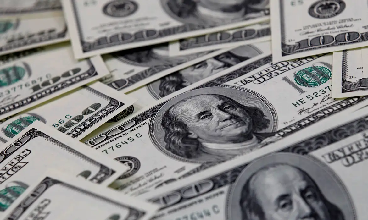 Vitória de Trump faz dólar disparar, bitcoin bater recorde e juros futuros dos EUA avançar