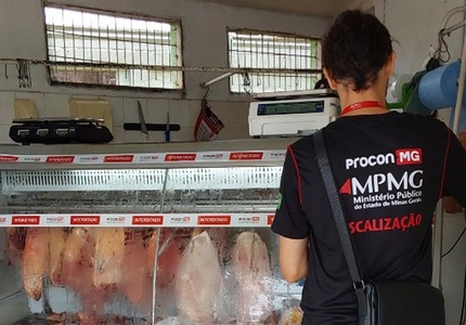 Alerta em Bom Despacho: Nenhum açougue possui alvará sanitário e três foram interditados fiscalizacao acougue Bom Despacho noticia 1 (1)