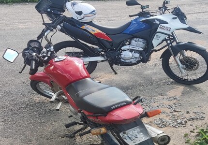Moto furtada em Divinópolis é recuperada pela Polícia Militar moto recuperada (1)