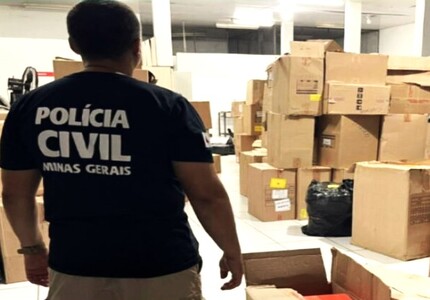 7 mil pares de calçados falsificados são apreendidos pela Polícia Civil, em Nova Serrana Polícia Civil apreende pares de calçados falsificados em Nova Serrana