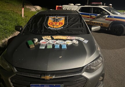 Dois homens são presos na MG-050, em Divinópolis, por tráfico de drogas tráfico de drogas na mg-050 em divinópolis (1)
