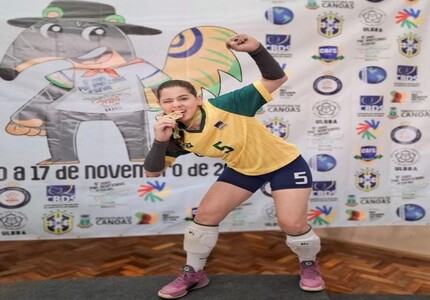 Letícia Aparecida Quadros Faria, atleta da AABB Divinópolis é ouro com a seleção feminina de vôlei, no Pan-Americano dos surdos vôlei 5 (1)