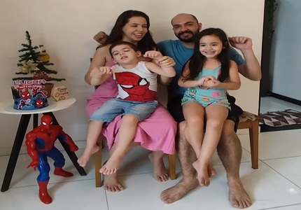 Mãe e família de Lucca, comemoram “presente de natal” com alta e retorno da criança à Divinópolis