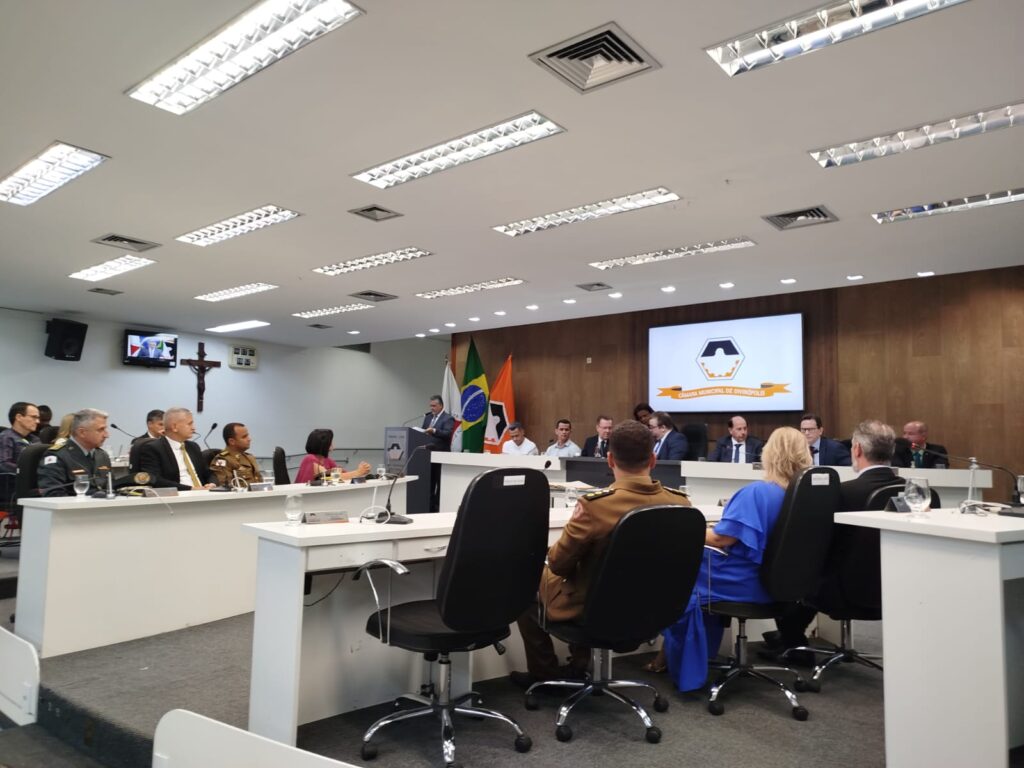 Vereadores, prefeito e vice são diplomados na Câmara Municipal de Divinópolis para legislatura e mandato 2025/2028 Cerimonia de diplomação