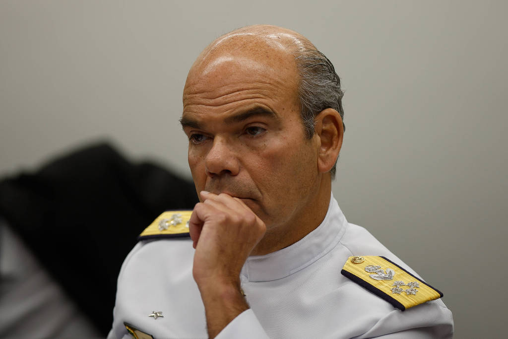 Comandante da Marinha ao se aposentar recebeu R$ 1 milhão; veja penduricalhos que militares tem direito Comandante da Marinha