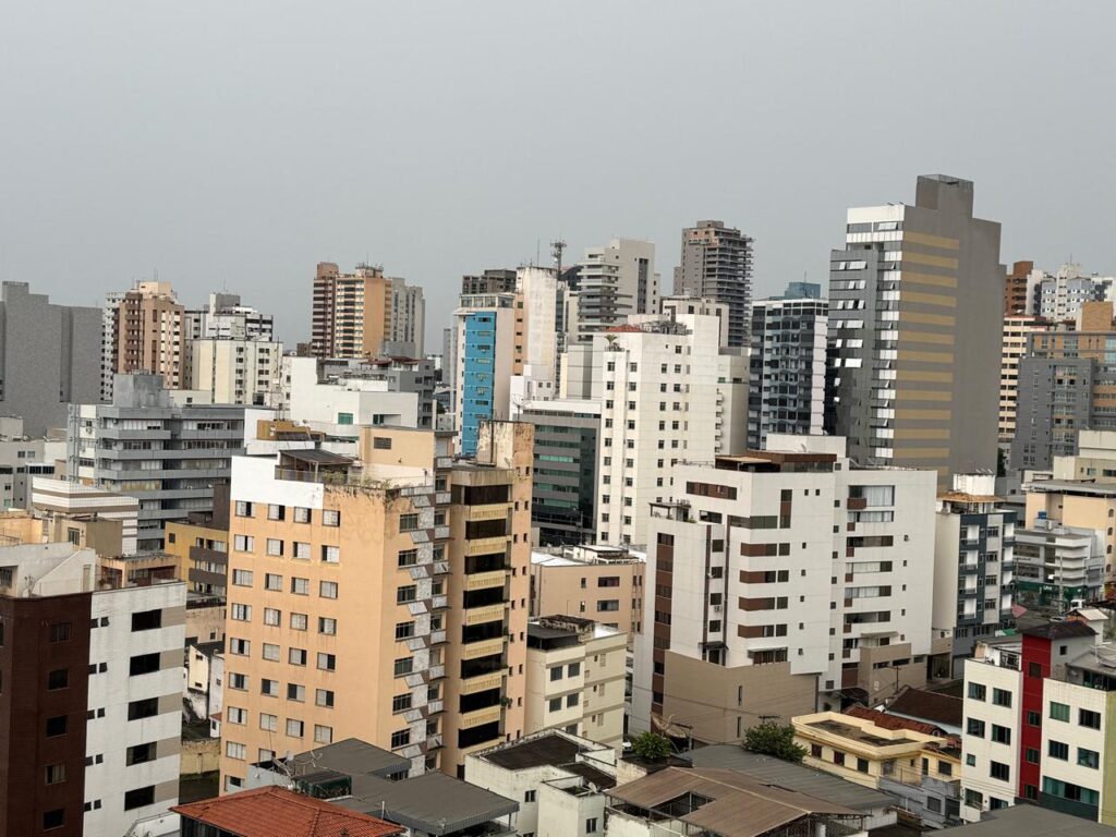 Exclusivo: Virada do ano em Divinópolis será embaixo de 88 milímetros de chuva, e probabilidade de 95%, informa CPTEC; Praias dos mineiros pode ter sol Divinópolis