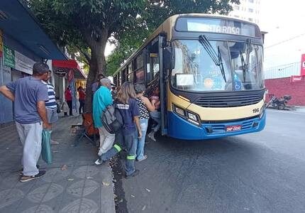 Settrans amplia horários de ônibus para atender comércio no domingo de compras IMG_6942