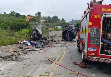 Acidente gravíssimo em Teófilo Otoni: ônibus pega fogo após colisão e mais de 20 pessoas morrem