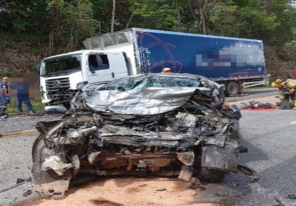PEDRA DO INDAIÁ: Grave acidente deixa três mortos após ficarem presos às ferragens IMG_7030