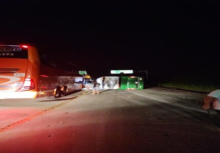 BR-381 é palco de mais um acidente grave: ônibus tomba com 51 pessoas a bordo