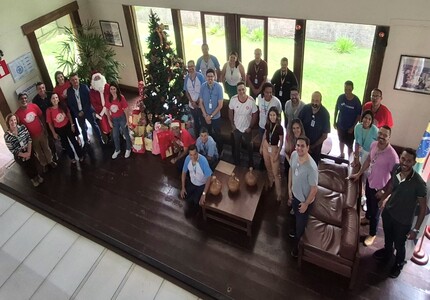 Copasa inicia a ‘Campanha Natal dos Correios’ em Divinópolis com entrega de presentes doados por empregados da empresa