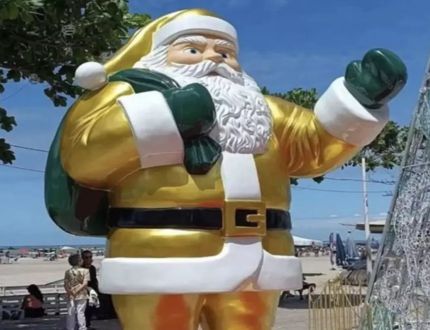 EXTREMISMO DOENTIO: Balneário Camboriú veste Papai Noel de verde e amarelo e gera polêmica Papai Noel