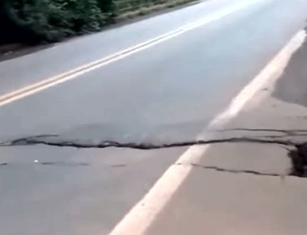 Por precaução, após tragédia da ponte em Tocantins, viaduto da BR-356 em Minas, na altura de Itabirito, é parcialmente interditado Rachadura viaduto