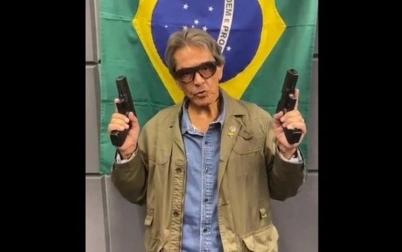 Deputado bolsonarista cassado é condenado a 9 anos de prisão por atentado a Poderes, homofobia, calúnia e incitação ao crime