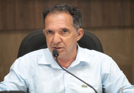 “Muitos postes e pouca energia”: Vereador Josafá Anderson faz crtítica a constantes piques de energia em Divinópolis