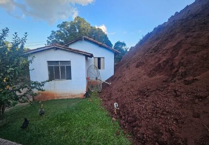 Justiça pede bloqueio de R$ 200 milhões da Jaguar Mining, por danos causados em Conceição do Pará casa comunidade casquilho conceição do pará (1)