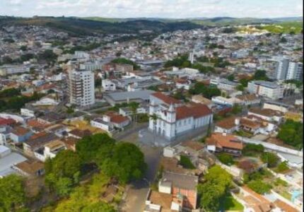 Bebê é achado em caixa de papelão em Formiga e luta pela vida na UTI formiga (1)