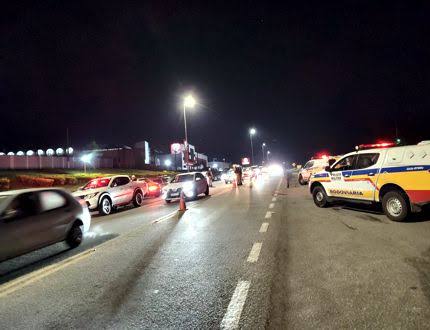 Homem de 38 anos com indícios de embriaguez é preso, após perseguição policial em Divinópolis images (2)