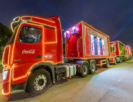 ‘Caravana Iluminada da Coca-Cola’ encantará Divinópolis nesta sexta-feira (6); veja mapa por onde ela vai passar