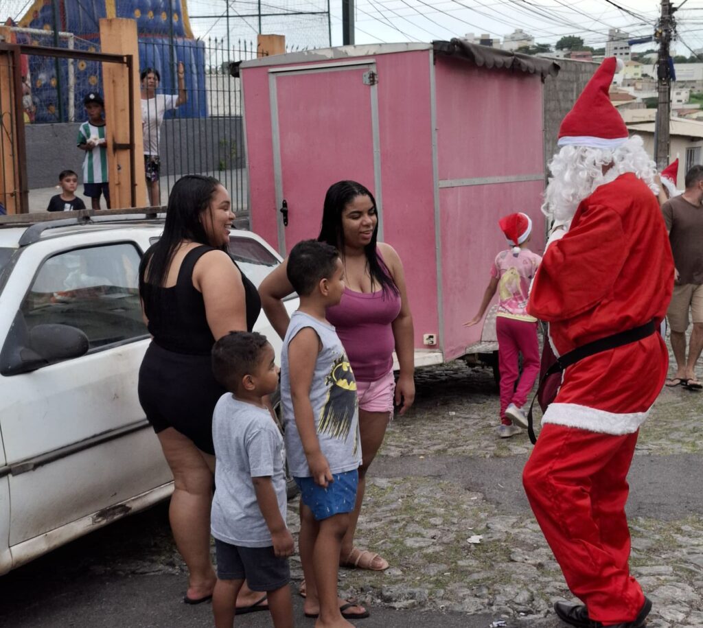 Divinópolis: vereador Josafá promove Festa de Natal para centenas de crianças de vários bairros papai noel2
