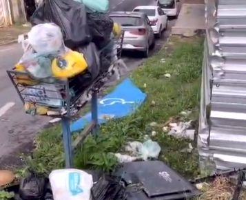 Surreal (veja vídeo): Nova Serrana cria rampas de acessibilidade inacessíveis para cadeirantes; não fosse socialmente trágico, seria cômico